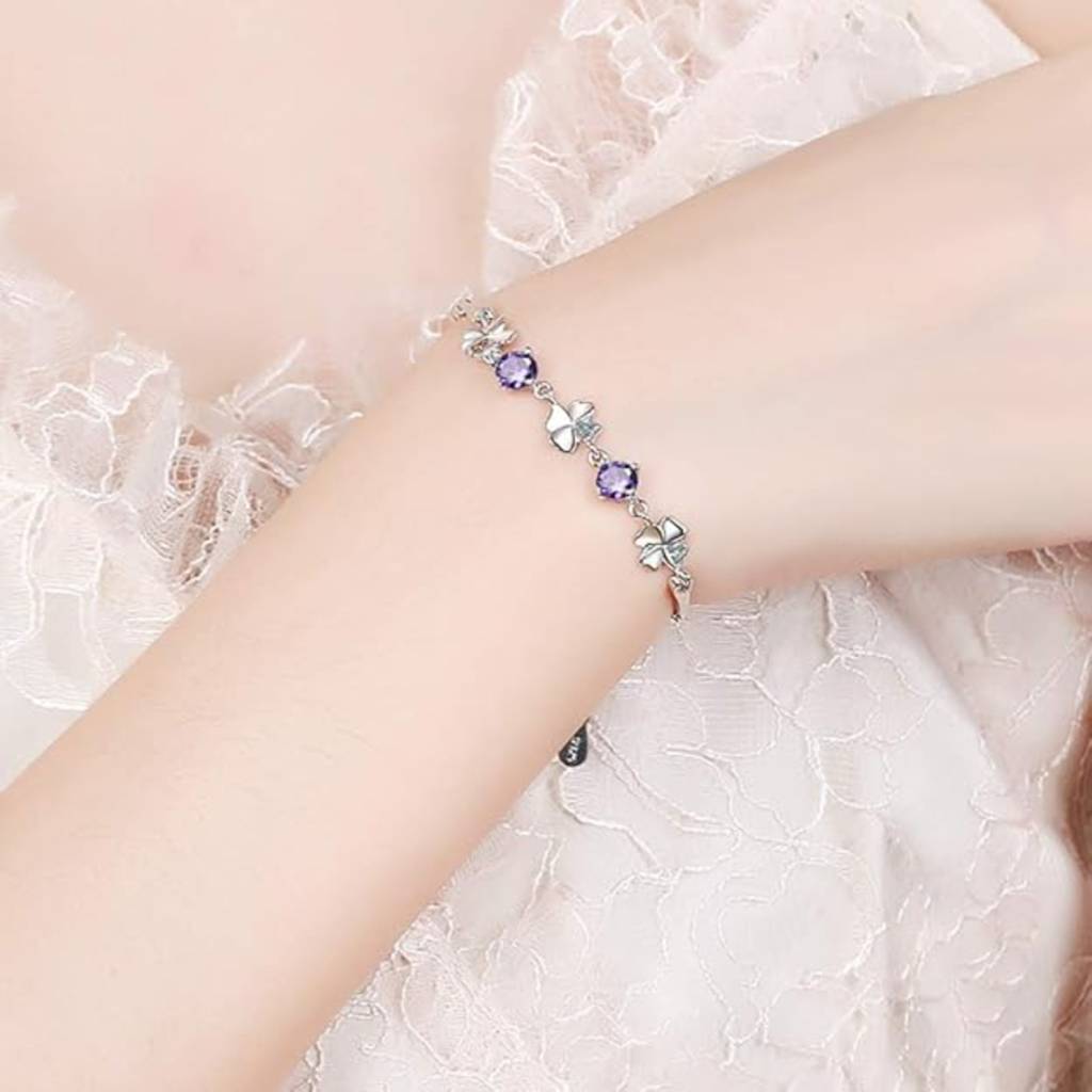 18K Plated Minimal Clover Bracelet With Crystals : AILF0220B103PR