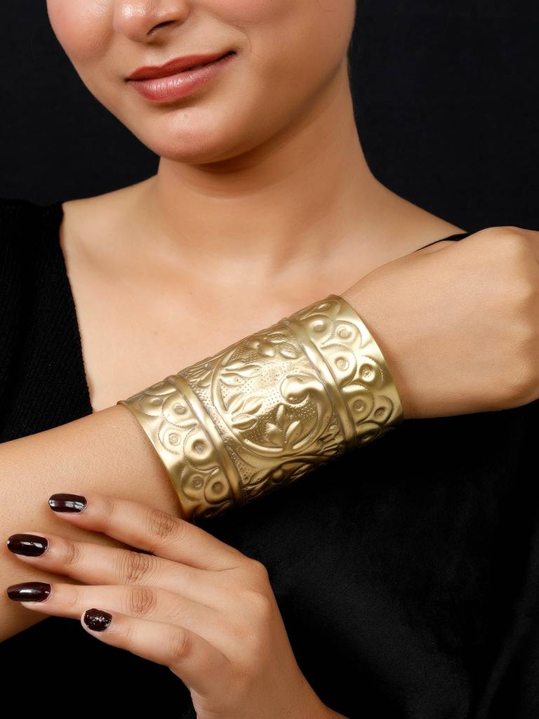 Women Oxidised Cuff Bracelet/Handcuff : VI24BC100010