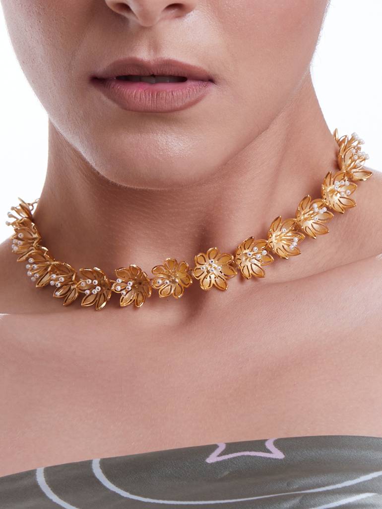 Pearly Golden Flower Necklace : Z12EA