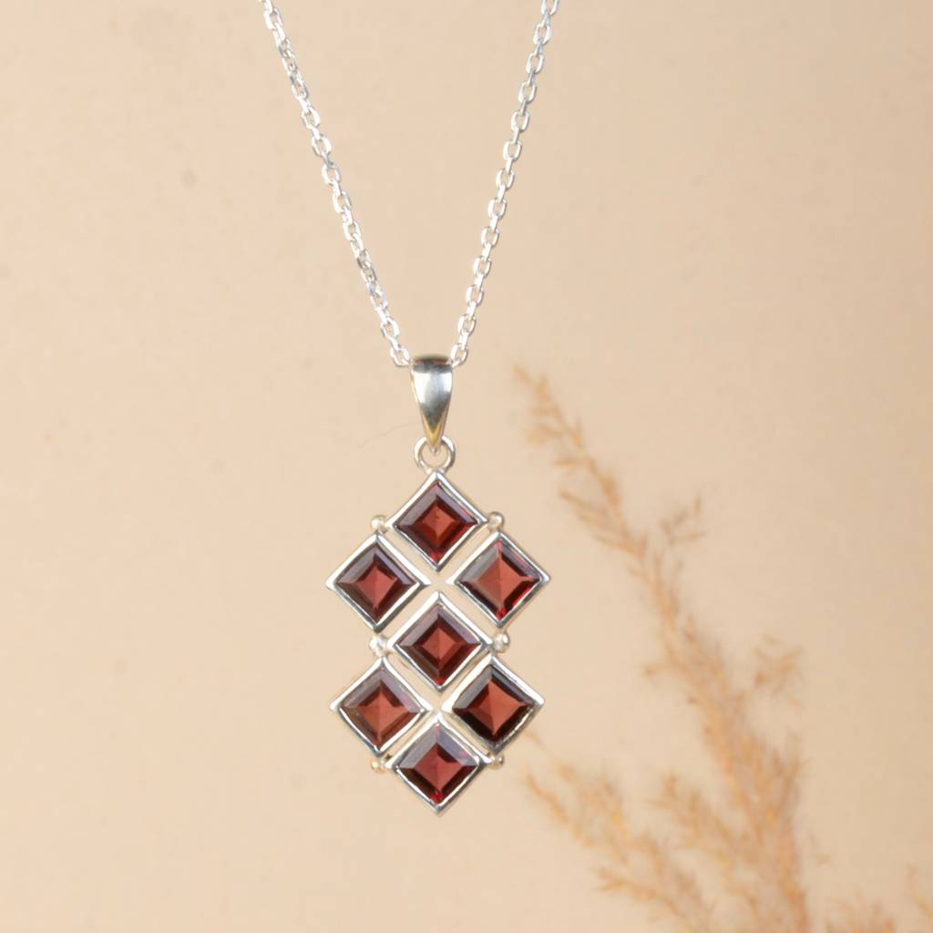 925 Sterling Silver Garnet Pendant With 18 Inch Chain | Gemstone Pendant Necklace | Handmade Silver Jewelry Gift : FU-0746