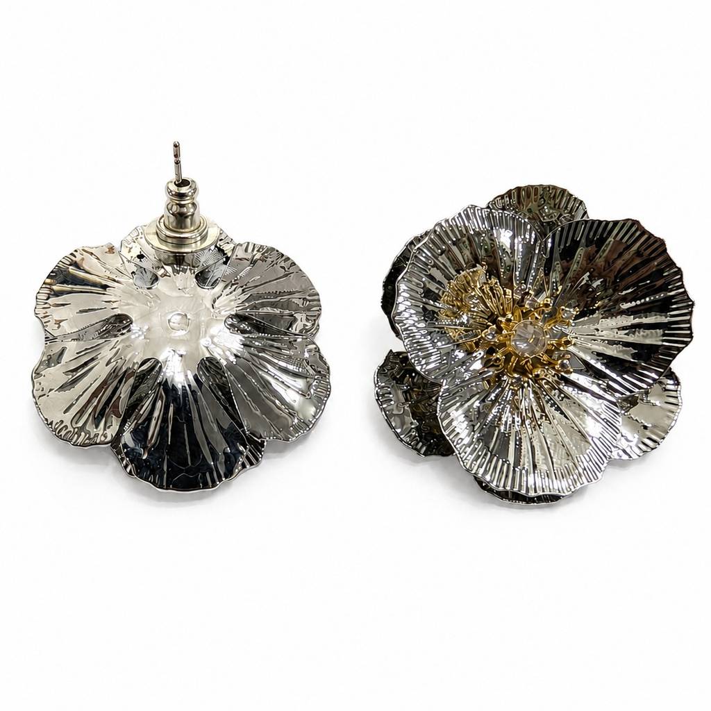 Large Silver Textured Flower Studs With Gold Stament : RRAPR26AID-66
