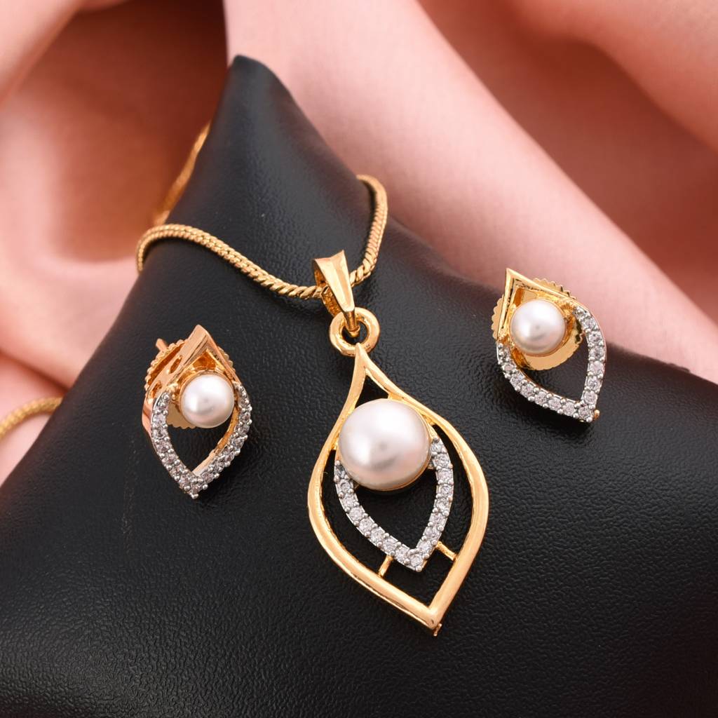 Gold Plated Pearl Pendant Set With Chain And Earrings : SSPENGJPCZ02