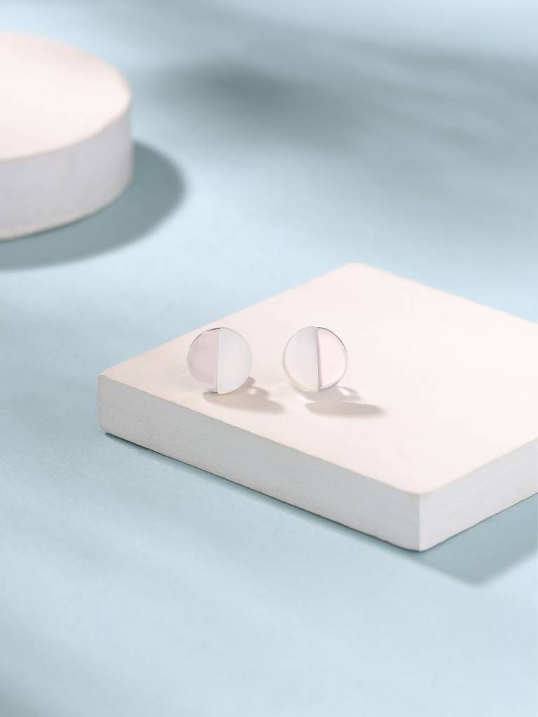 Kicky And Perky 925 Sterling Silver Mop Round Stud Earring : VSILIJE047_S