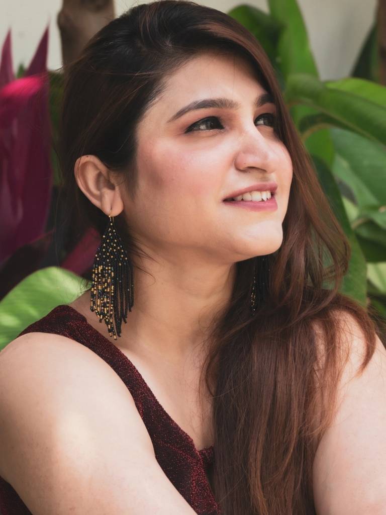 Amelia Black-Gold Beaded Earrings : EARJJ078