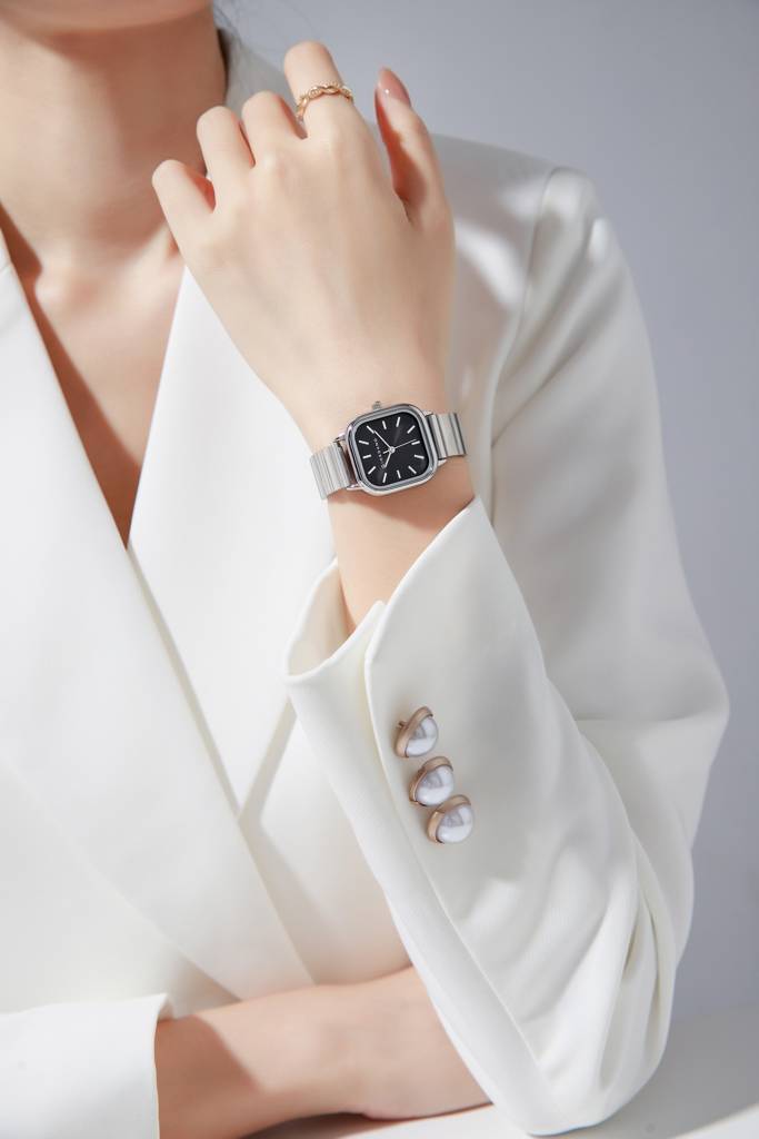 Giordano Classic Square Watch For Women Â Polished Stainless Steel Strap, Minimalist Compact Design-Gz-60098 : GZ-60098-11