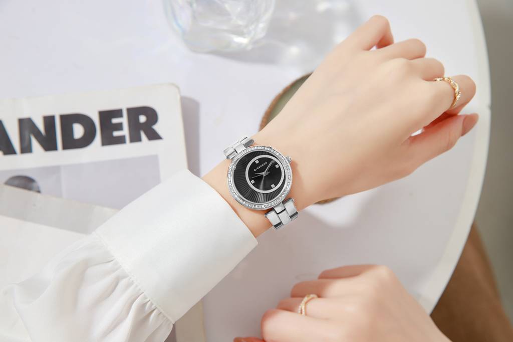 Giordano Unique Analog Watch For Women With Diamond Indices, Stainless Steel Strap And Crystal Embellished Bezel -  : A2056-77