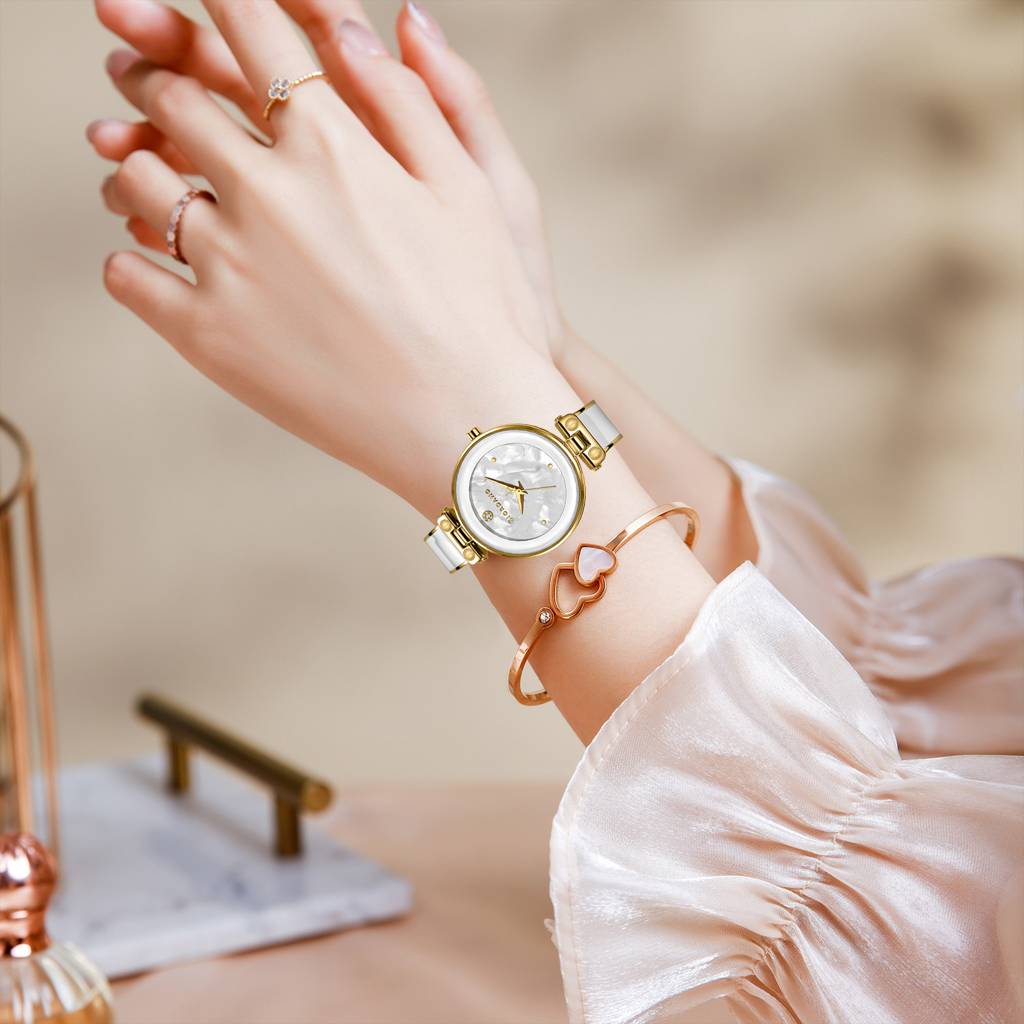 Giordano Designer Analog Watch For Women Â Glossy Round Dial & Bracelet Style Stainless Steel Strap-Gz-60099 : GZ-60099-88