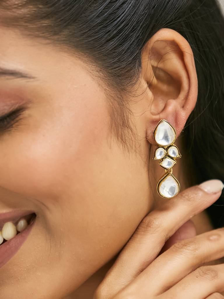 Elegant Gold-Plated Kundan Drop Earrings For Special Occasions : YI24A0187E