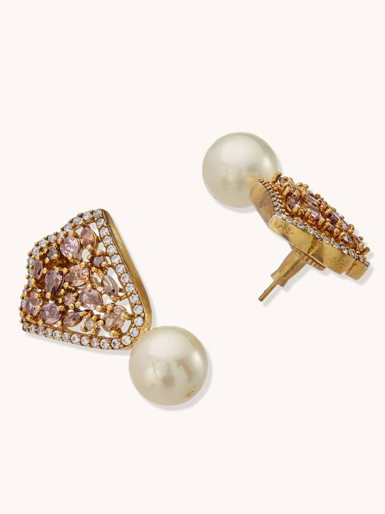 Elegant Pearl And Crystal Stud Earrings With Gold-Tone Finish : YI24A0201E