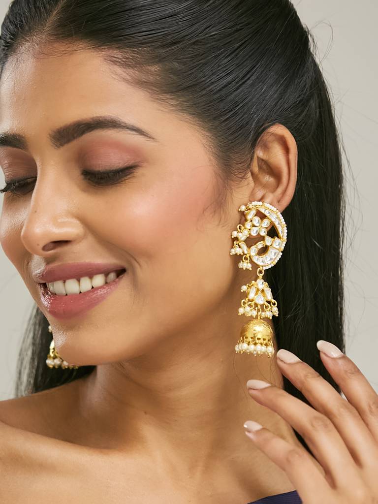 Elegant Gold-Plated Pearl Jhumka Earrings With Kundan Detailing : YI24A0181E