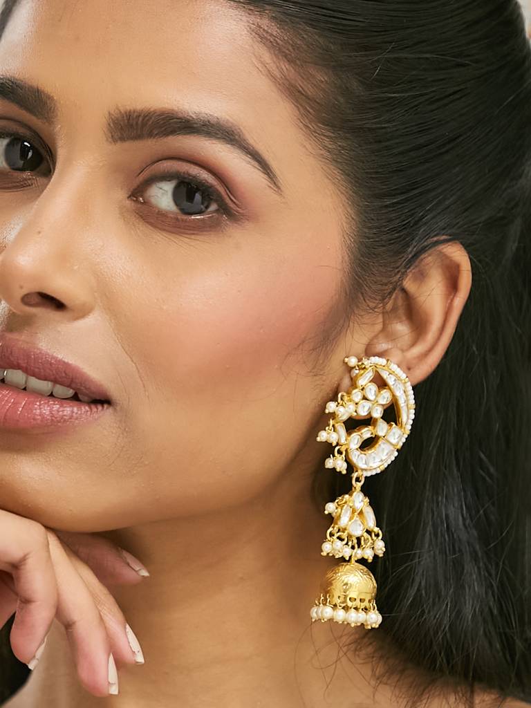 Elegant Gold-Plated Pearl Jhumka Earrings With Kundan Detailing : YI24A0181E