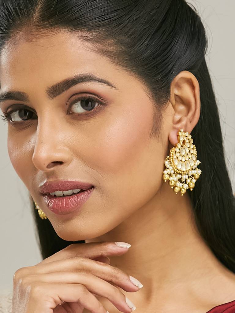 Elegant Gold-Plated Kundan Earrings With Pearl Accents : YI24A0177E