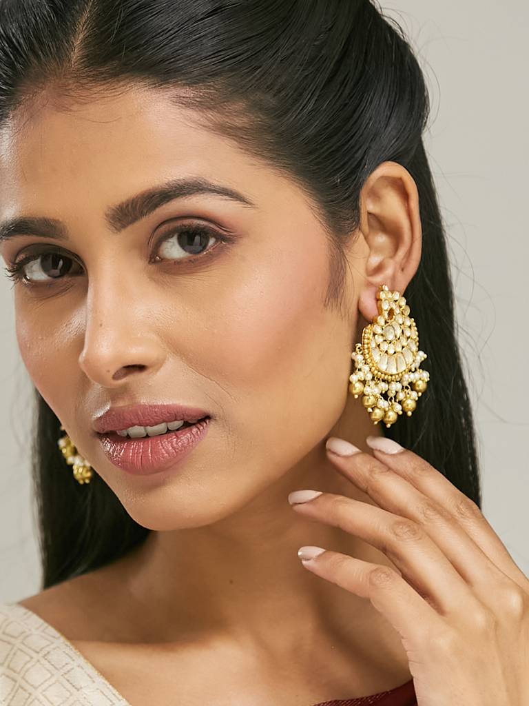 Elegant Gold-Plated Kundan Earrings With Pearl Accents : YI24A0177E
