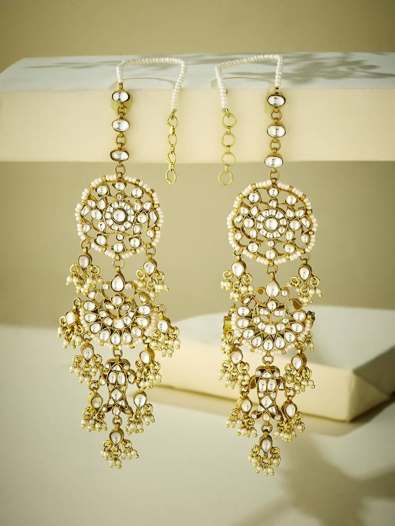 Elegant Gold-Plated Floral Hand Harness With Pearls : YI24A0179E