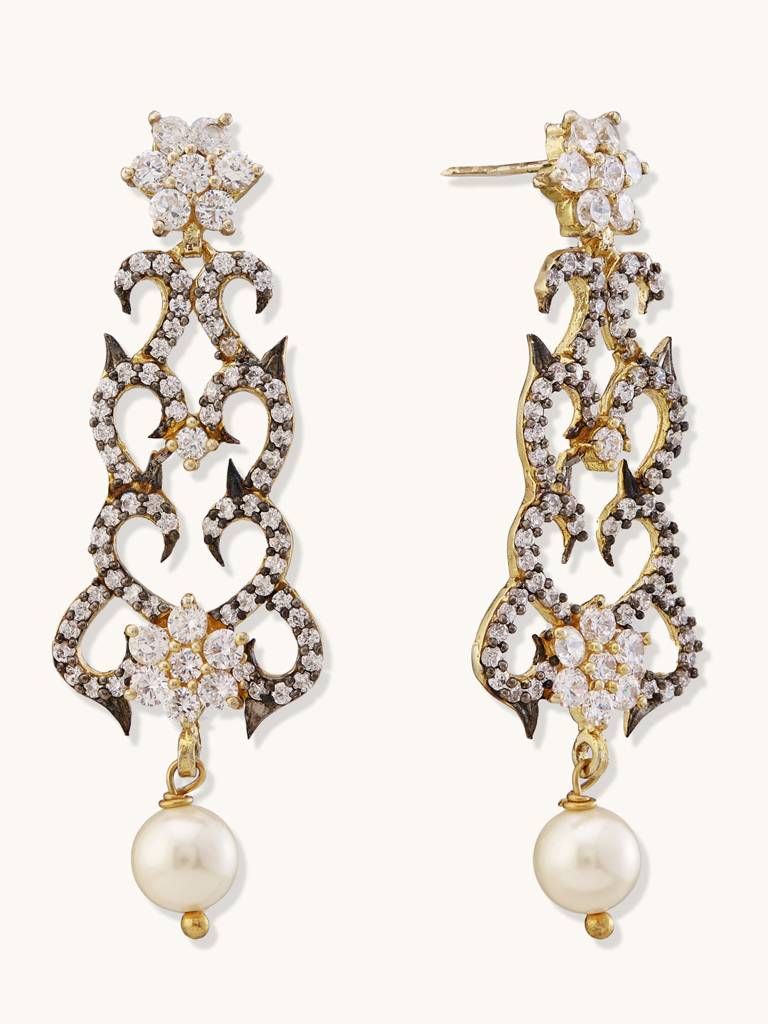 Elegant Pearl And Gold-Plated Choker Necklace With Matching Earrings Set : YI24A0218N