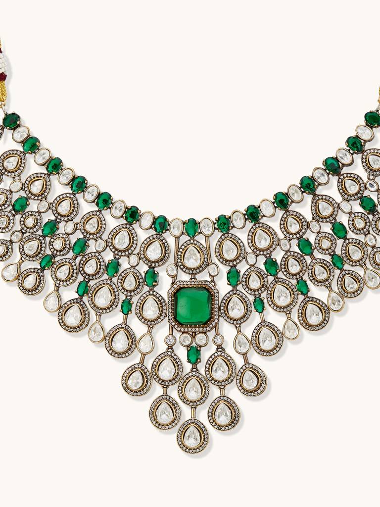 Regal Emerald And Diamond Choker Necklace Set With Earrings : YI24A0226N