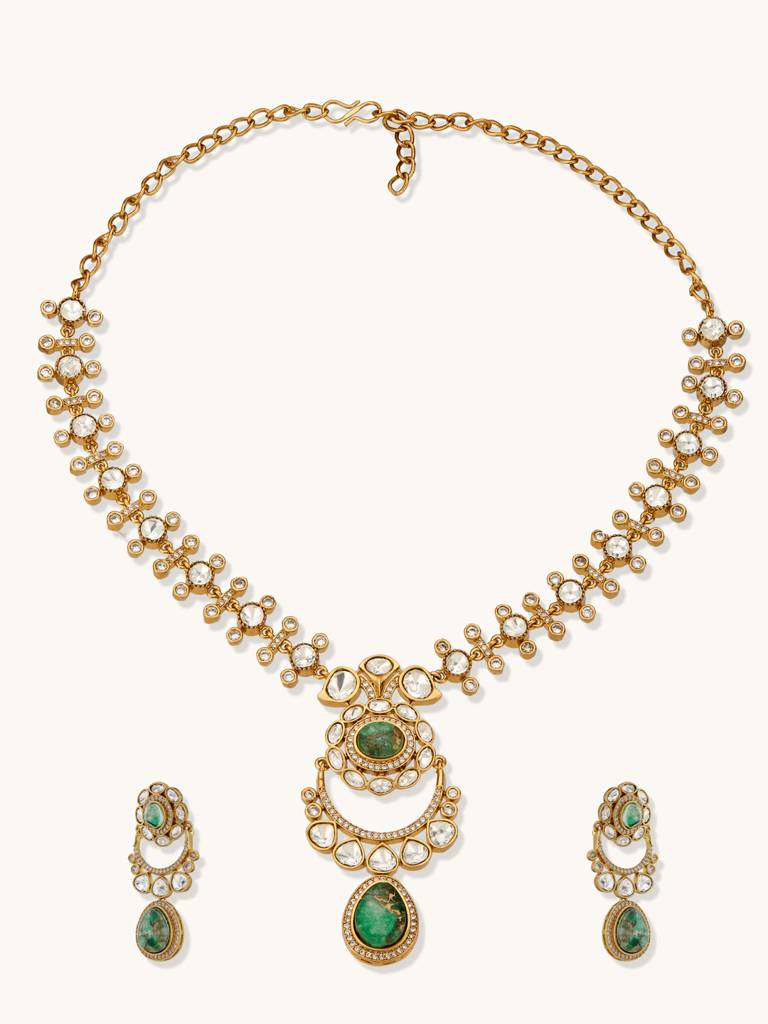 Elegant Gold And Emerald Necklace Set With Earrings : YI24A0228N