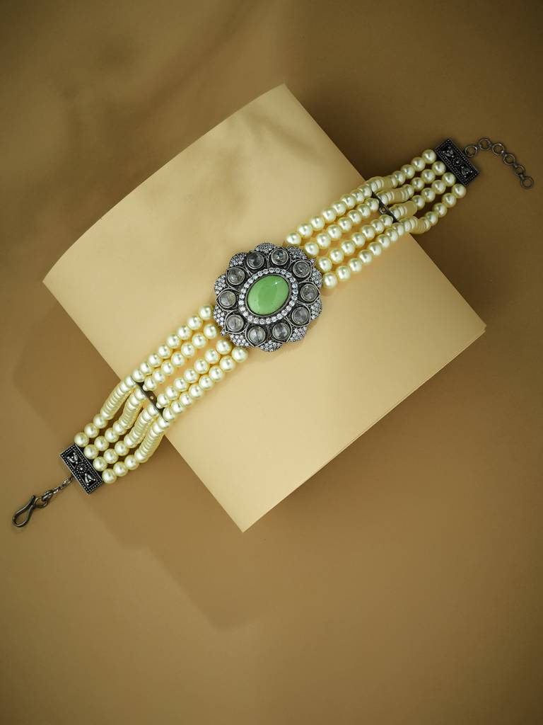 Vintage Pearl Neckalace With Green Gemstone Centerpiece : YI24A0216N