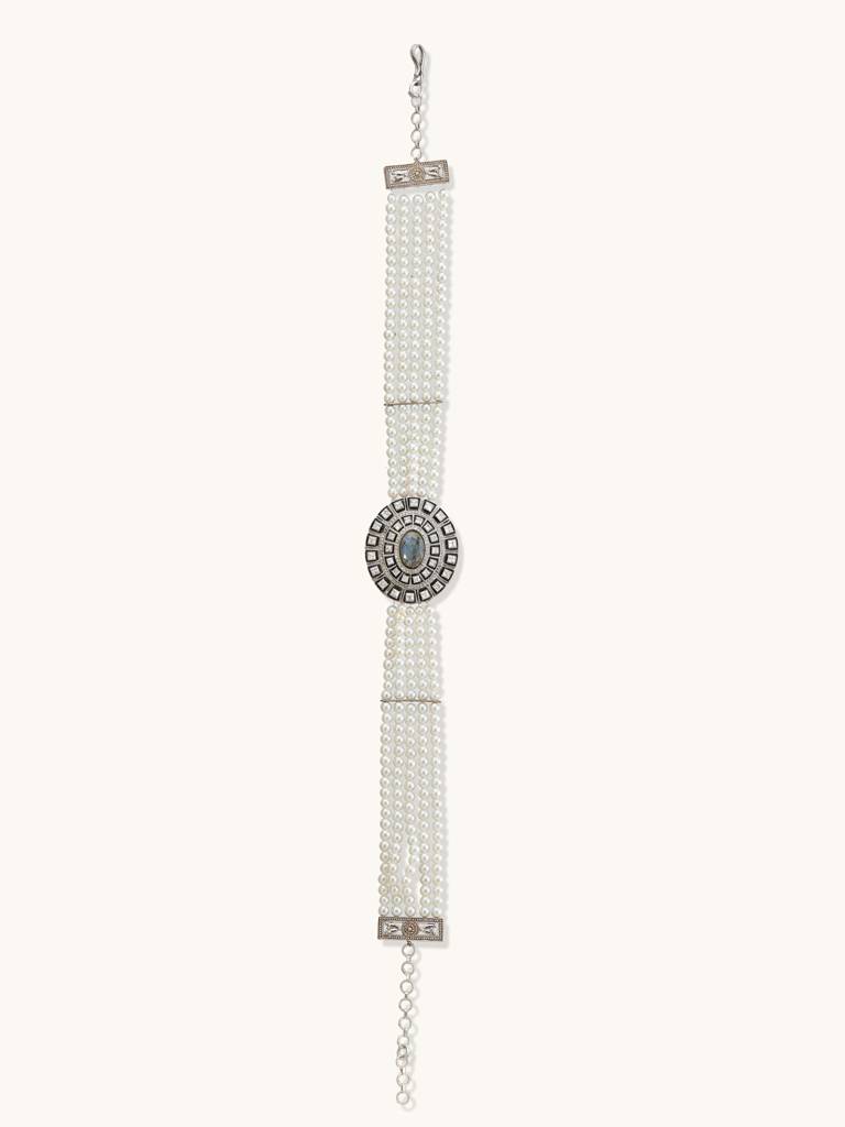 Elegant Multi-Strand Pearl Neckalace With Vintage Charm : YI24A0217N