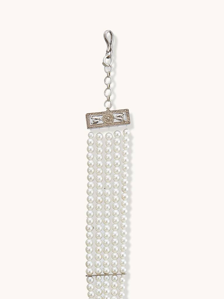 Elegant Multi-Strand Pearl Neckalace With Vintage Charm : YI24A0217N