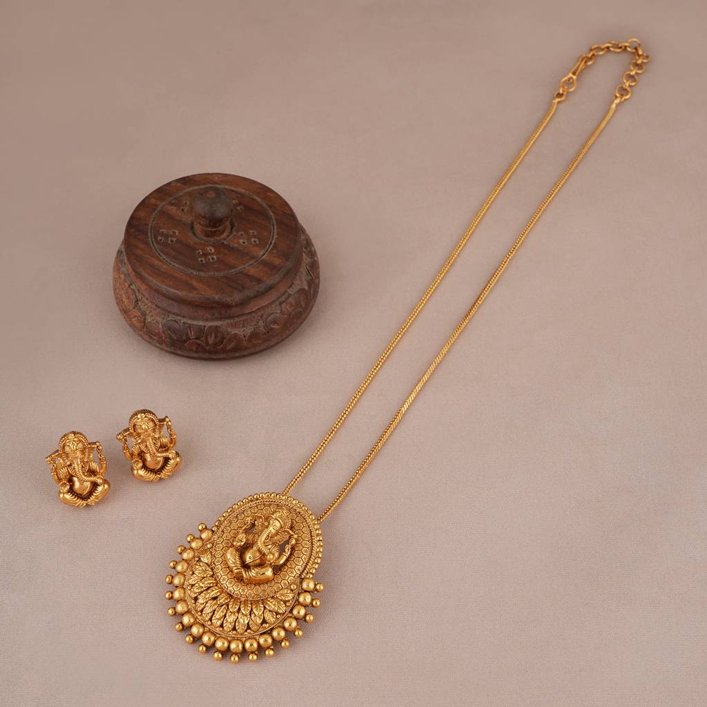 Beautiful Antique Gold Plain Lord Ganesha Pendant Set Itemple Jewellery : SJ391