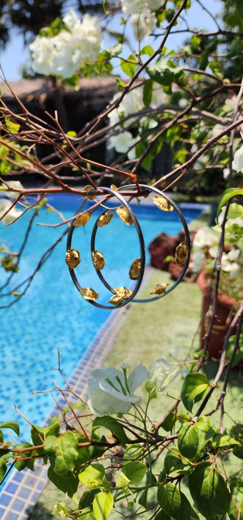 Serenity Black And Gold Hoop Earrings : AC-1048