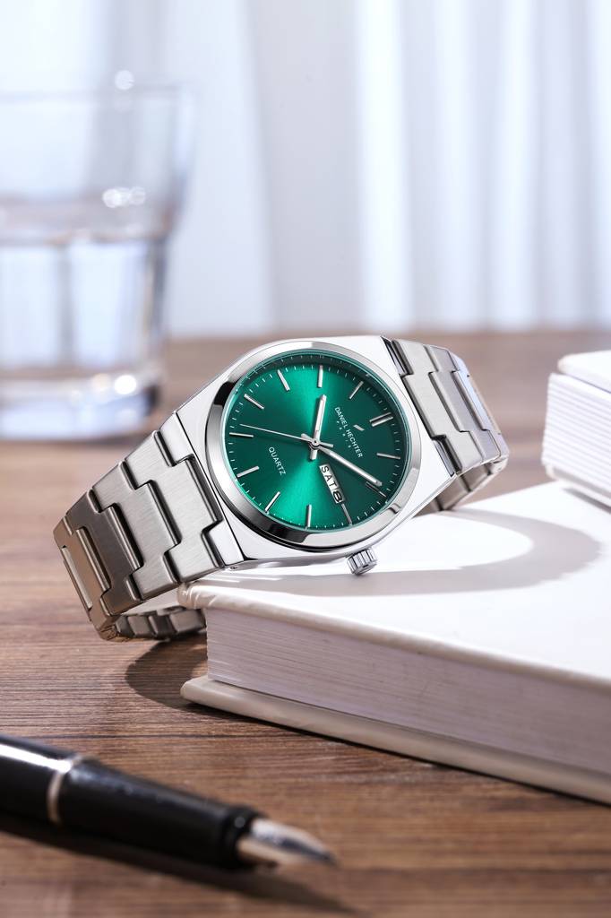 Daniel Hechter Paris Avenue Hoche Collection Modern Analog Watch For Men With Round Dial And Stainless Steel Band : DHM1004-22