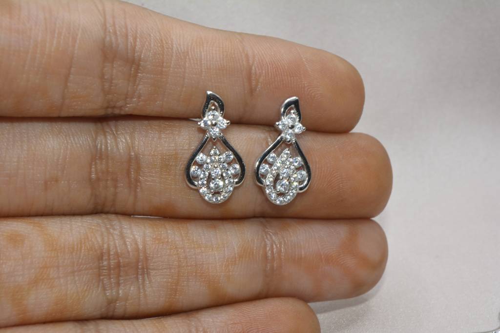 Leafy Elegance: 92.5 Silver Cz Necklace : 205