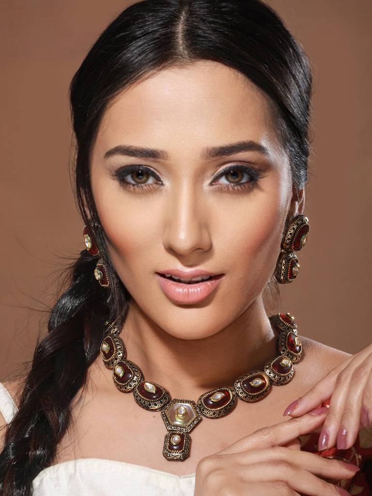 Gold Toned Red Kundan-Studded & Beaded Jewellery Set : SJNK2066