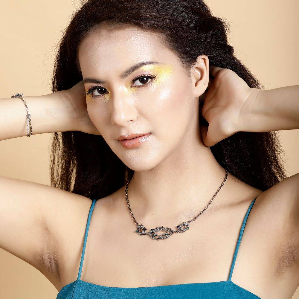 Textured Motif Necklace