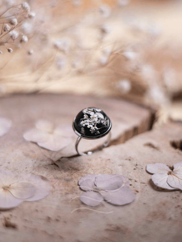 Ebony Flower Ring Unisex : LA-EMFR-02