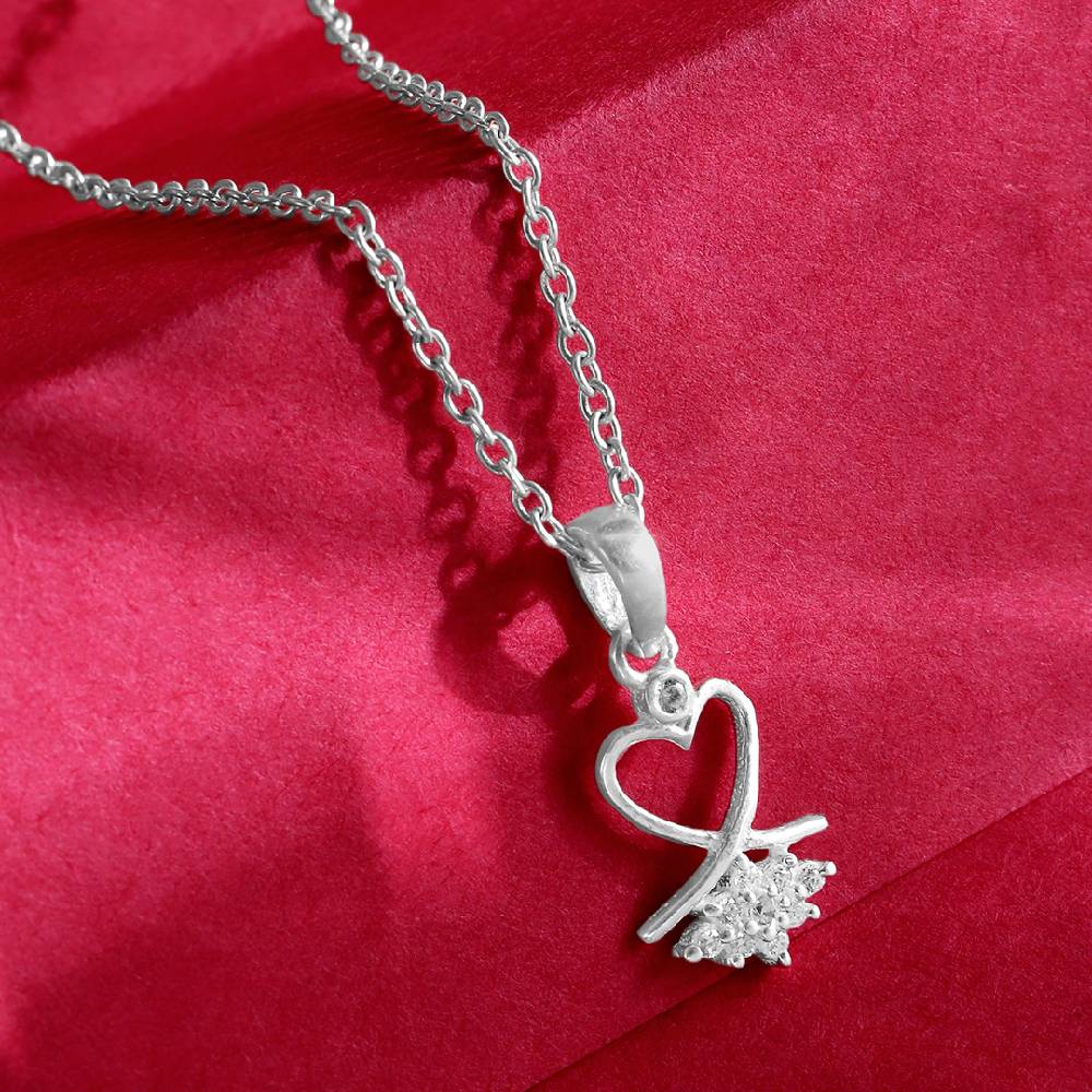 Silver 92.5 Minimal Zircon Studded Pendant And Chain : Silver 92.5 Minimal Zircon Studded Pendant And Chain : Z125SG002N