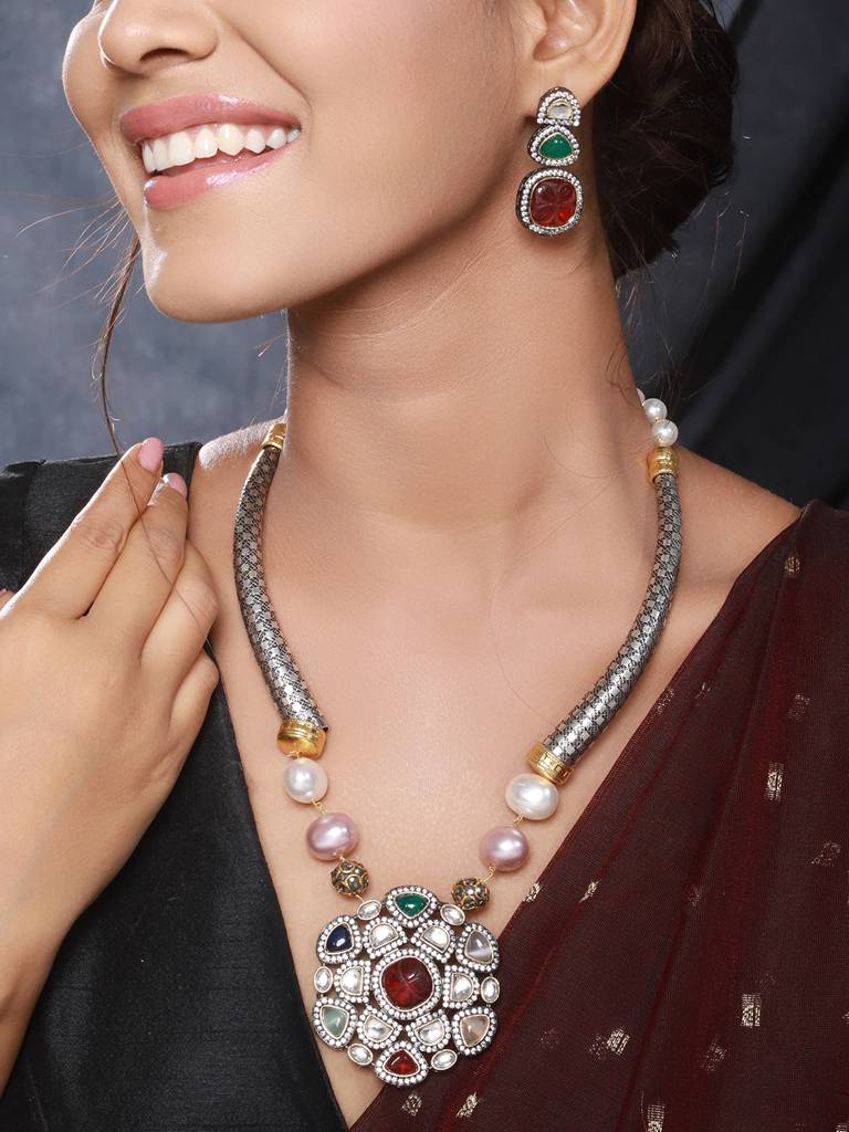 Silver Toned Multicoloured Kundan Designer Hasli Pendant Jewellery Set : SJNK2344
