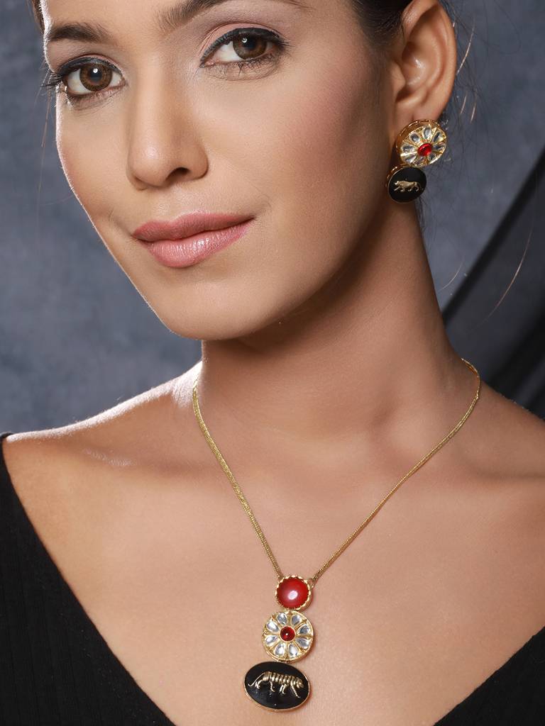 Gold Toned Red Kundan Lion Motif Locket Jewellery Set : SJLK2345
