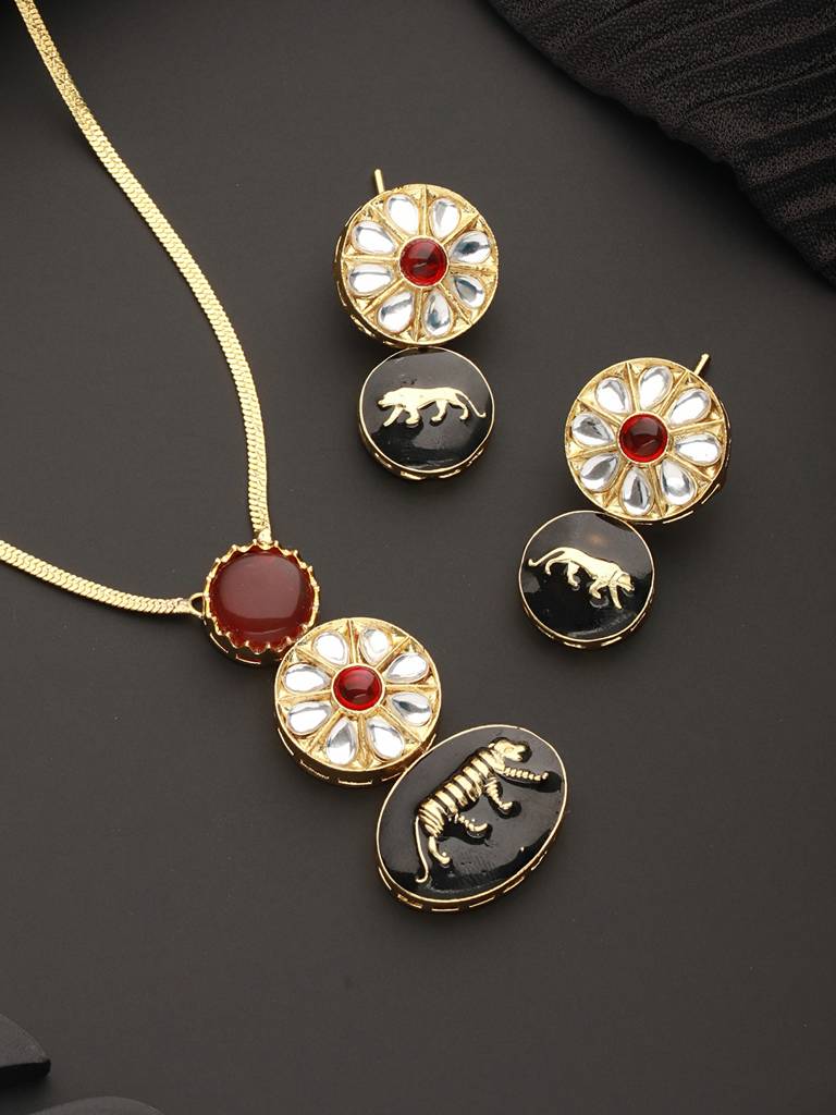 Gold Toned Red Kundan Lion Motif Locket Jewellery Set : SJLK2345