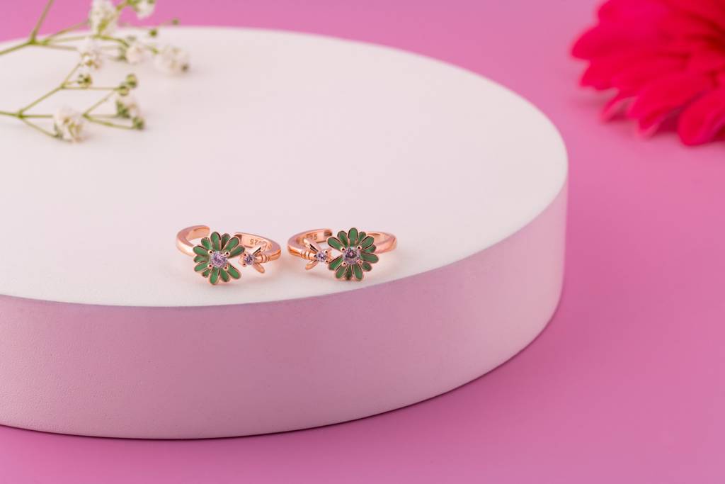 Emerald Daisy 92.5 Silver Toe Rings : SKU1130