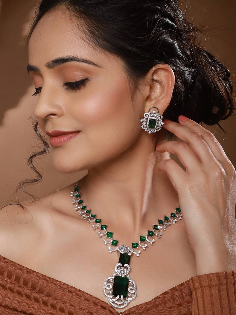 Silver Plated Emarald Green Cz Studded Designer Luxe Pendant Jewellery Set : SJNK2480