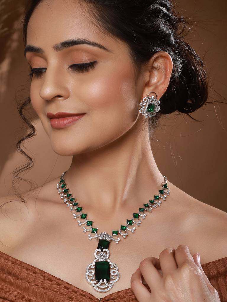 Silver Plated Emarald Green Cz Studded Designer Luxe Pendant Jewellery Set : SJNK2480