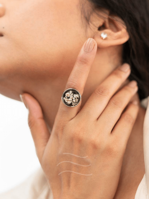 Ebony Flower Ring Unisex : LA-EMFR-02