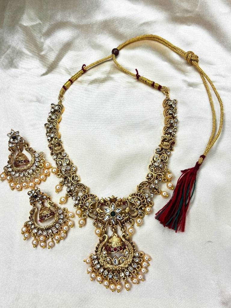 Gold-Plated Kundan Stone-Studded Peacock & Jhumka Pendant Necklace Jewellery Set : VI26JSTJ100009