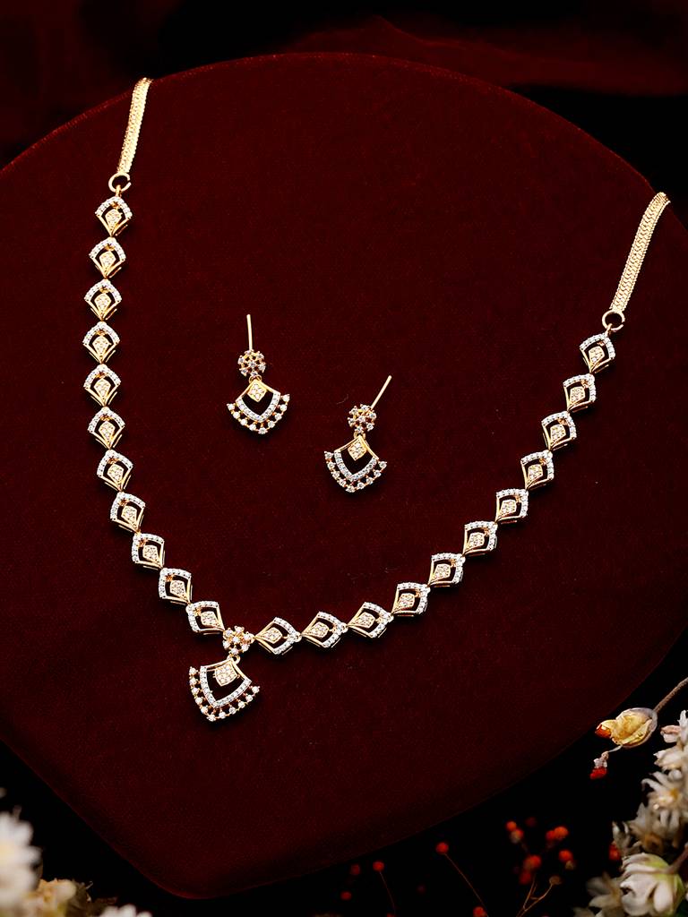 Gold Toned Ad Studded Geometric Shaped Delicate Pendant Jewellery Set : SJNK2560