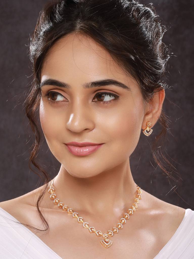 Gold Toned Ad Studded Geometric Shaped Delicate Pendant Jewellery Set : SJNK2560