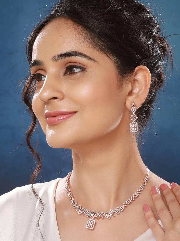 Rose Gold Toned Ad Studded Geometric Pattern Minimal Pendant Jewellery Set : SJNK2567