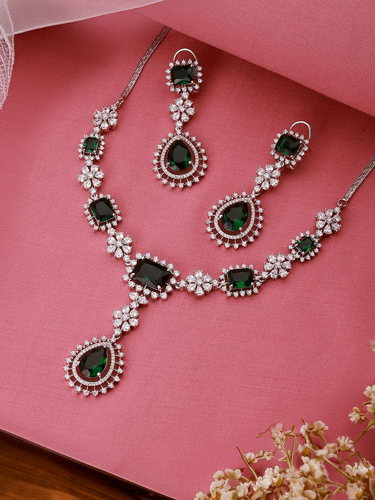Silver Toned Emerald Green Studded Statement Pendant Jewellery Set : SJNK2568