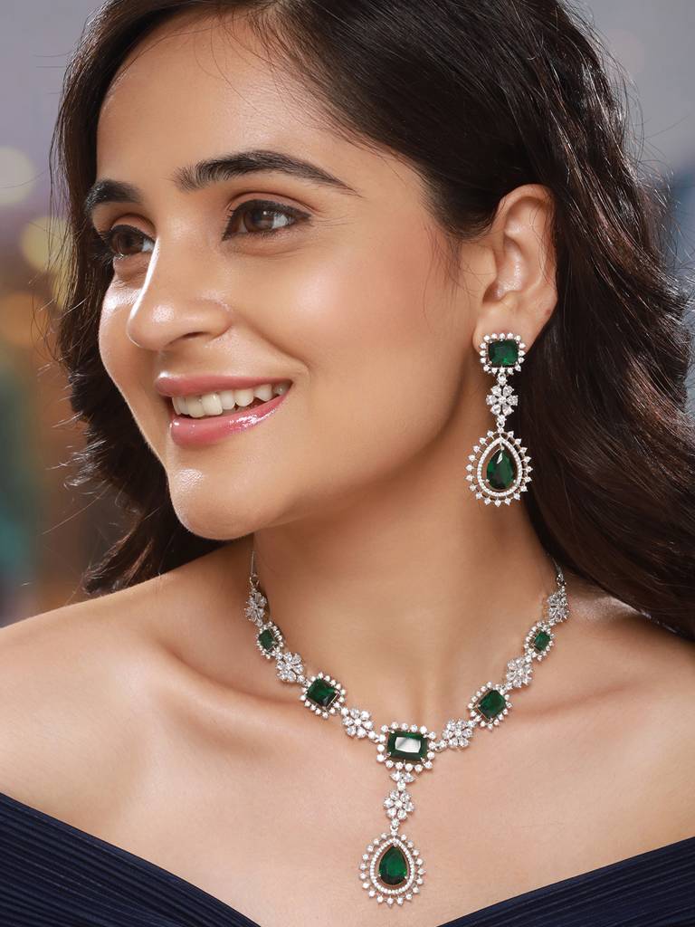 Silver Toned Emerald Green Studded Statement Pendant Jewellery Set : SJNK2568
