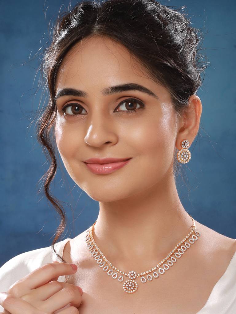 Gold Toned Ad Studded Floral Drop Minimal Jewellery Set : SJNK2573
