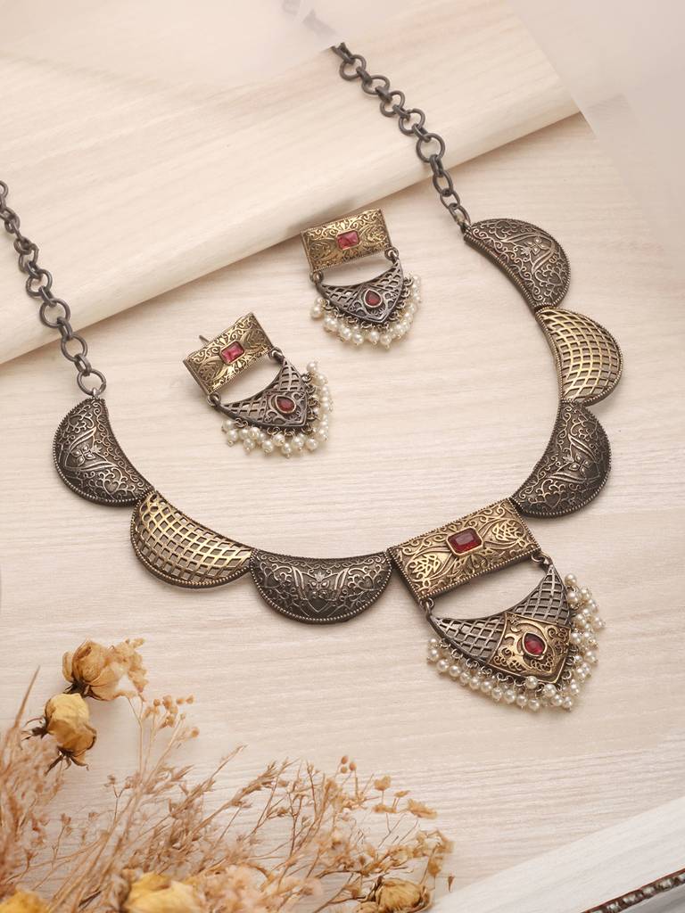 Silver Oxidised Dual Toned Red Stone & Pearl Beaded Filigree Designer Fusion Hasli Necklace Jewellery Set : SJNK2593