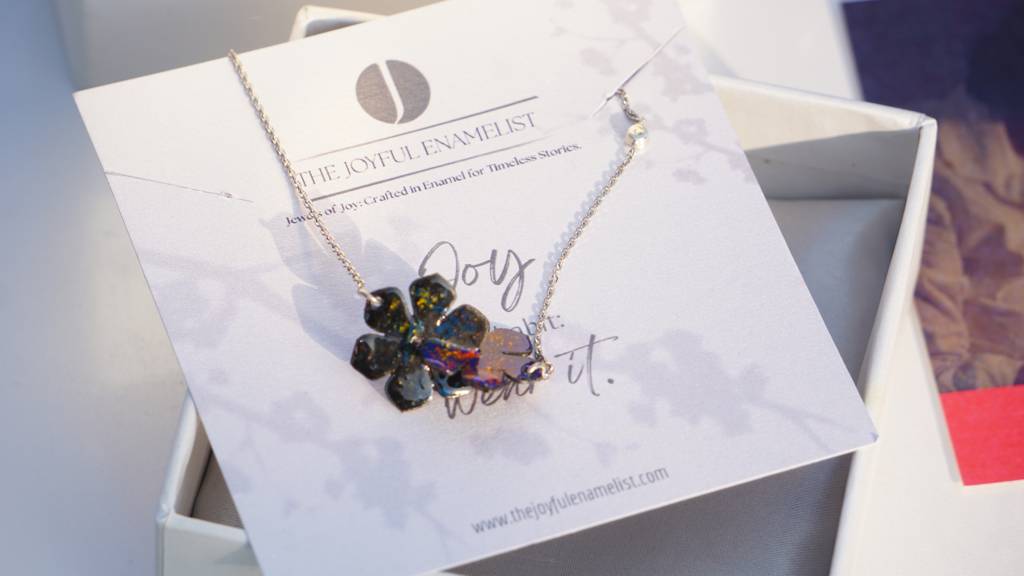 Twist Tales Necklace : TJE10001N