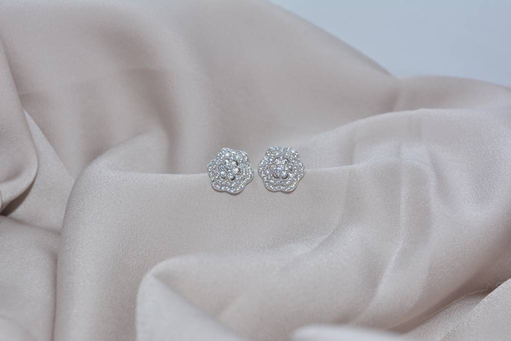 Enchanting Blossoms Studs : 262