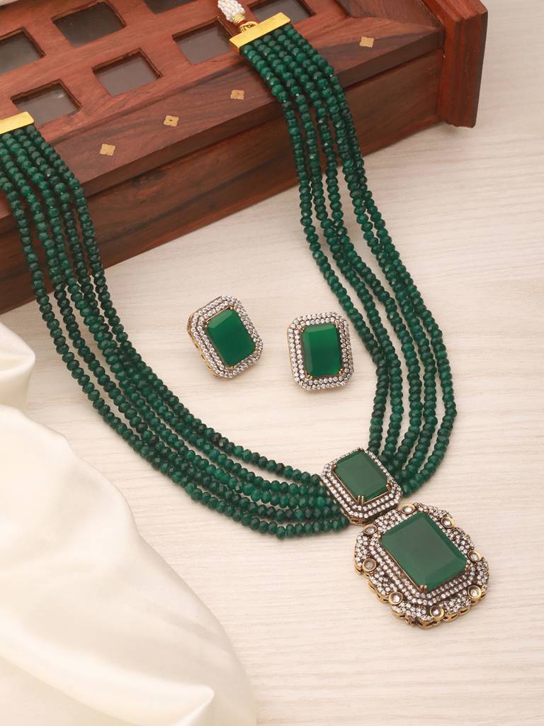 Silver Toned Kundan Studded Emerald  Onyx Multilayered Designer Maala Pendant  Jewellery Set : SJNK2649